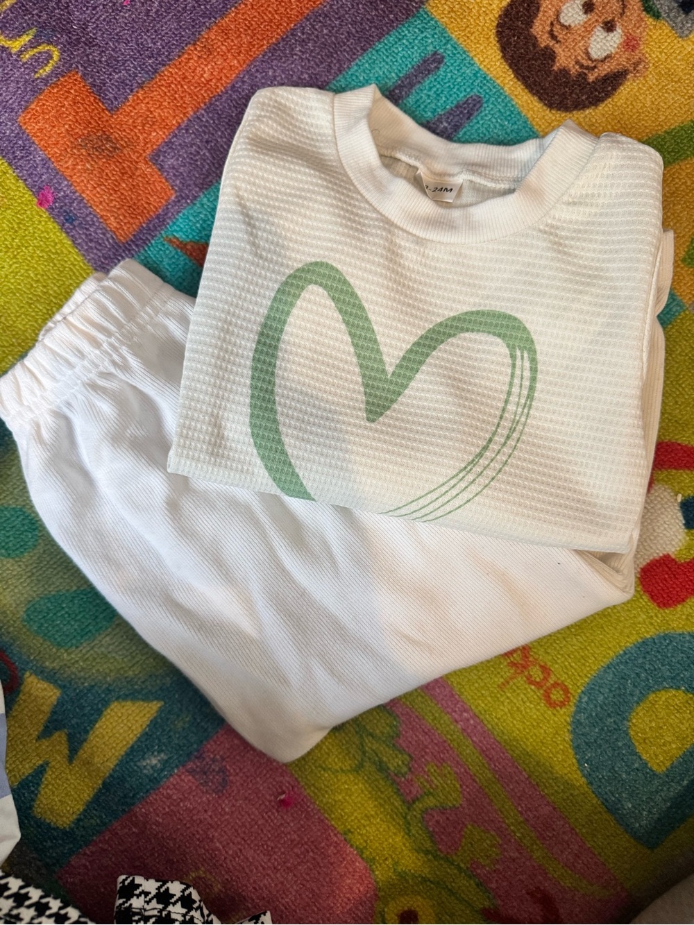 SHEIN White Kids Pajama Set with Mint Green Heart Graphic